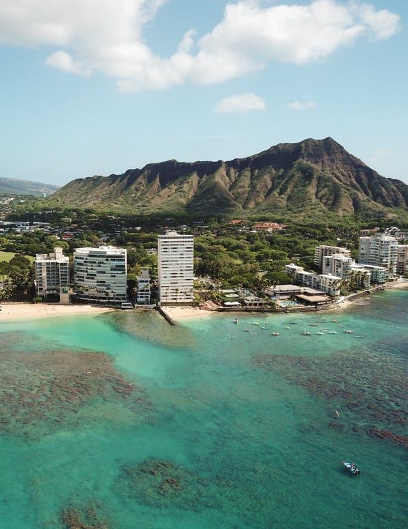 Honolulu, Hawaii, Destination Guide | ESPACIO-The-Jewel-of-Waikiki | Surfjack-Hotel-Swim-Club | Side-Street-Inn | Skull-Crown-Trading-Co | Diamond-Head-State-Monument | Iolani-Palace | Hang-Out-in-Kakaako | Waikiki-Beach | Nami Kaze dinner