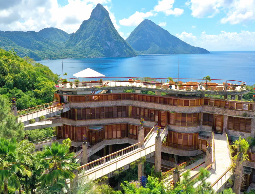 If Infinity Pools and Unforgettable Views Are Your Love Language, It’s Time to Escape to Jade Mountain in St. Lucia | Jade Mountain in St. Lucia exterior | Jade Mountain in St. Lucia bungalow suite | Jade Mountain pool | Jade Mountain seating lookout