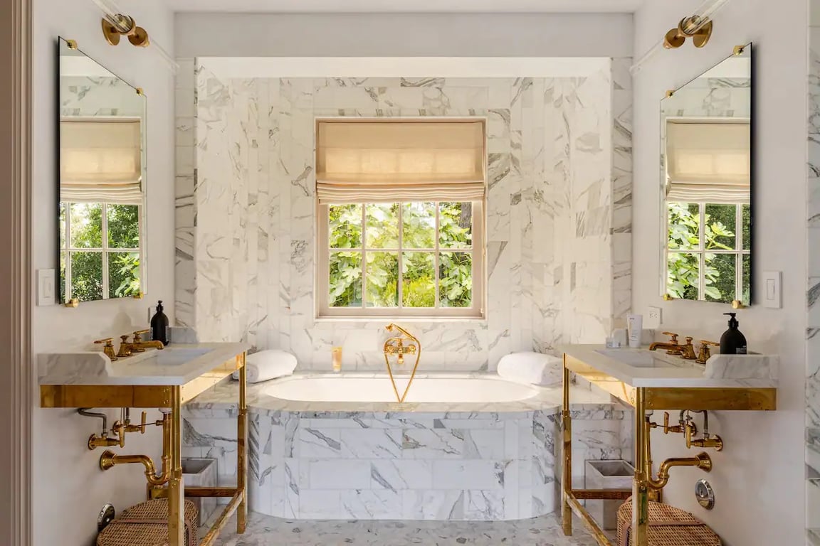You Can Book Gwyneth Paltrow’s Montecito Guesthouse on Airbnb | Gwyneth Paltrow’s Montecito Guesthouse exterior | Gwyneth Paltrow’s Montecito Guesthouse pool | Gwyneth Paltrow’s Montecito Guesthouse pool | Gwyneth Paltrow’s Montecito Guesthouse bedroom