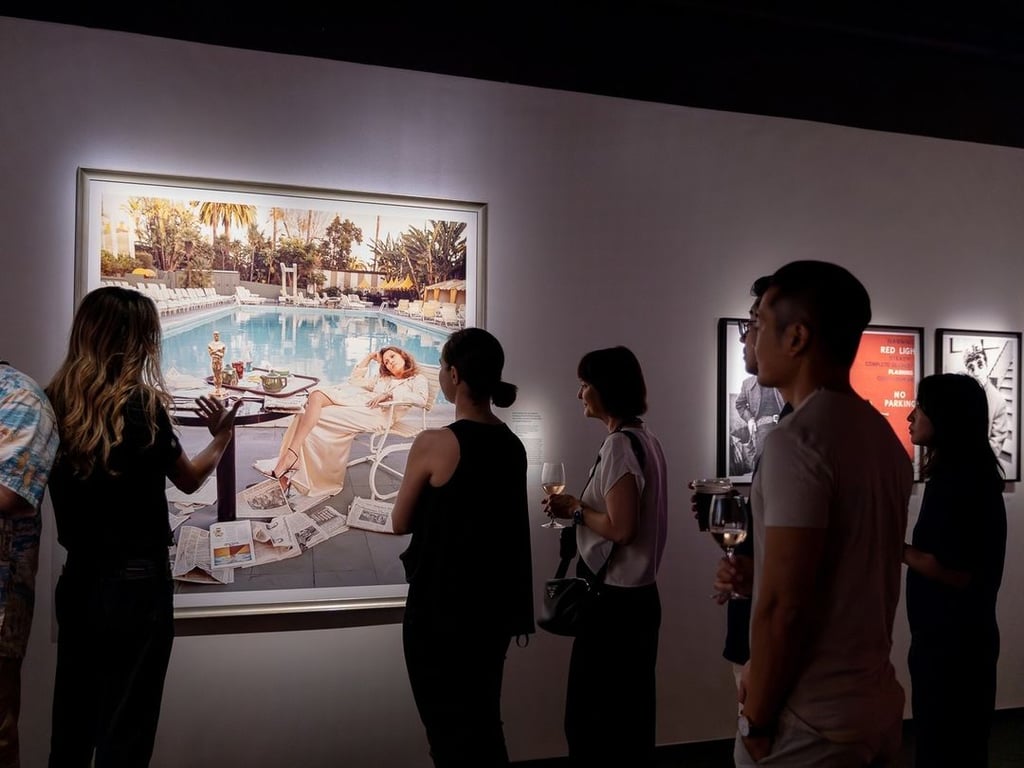 Is This New York City’s Coolest Contemporary Art Gallery? | Fotografiska New York exterior | Fotografiska New York art museum | Fotografiska New York picture wall | Fotografiska New York bar