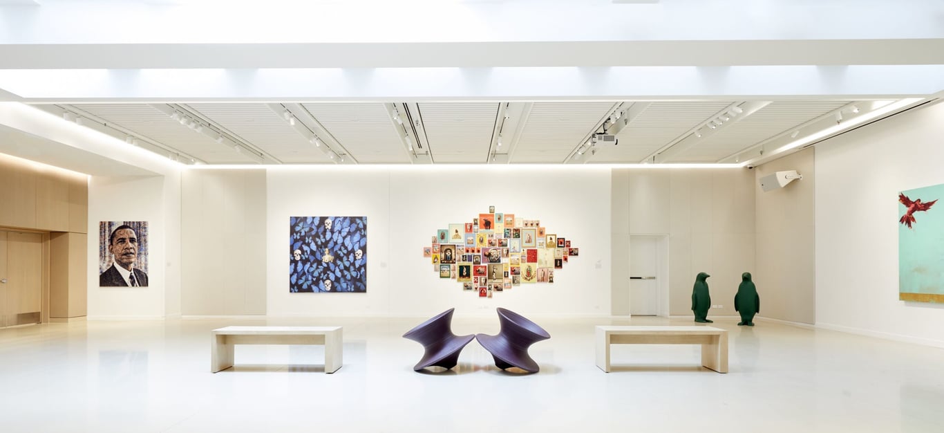 This Chicago Hotel Is An All-in-One Curated Art Museum and Upscale Urban Stay | 21c Museum Hotel Chicago exterior | 21c Museum Hotel Chicago gallery lobby | 21c Museum Hotel Chicago gallery | 21c Museum Hotel Chicago bedroom | 21c Museum Hotel Chicago restaurant seating | 21c Museum Hotel Chicago restaurant | 21c Museum Hotel Chicago museum | 21c Museum Hotel Chicago Fishbar