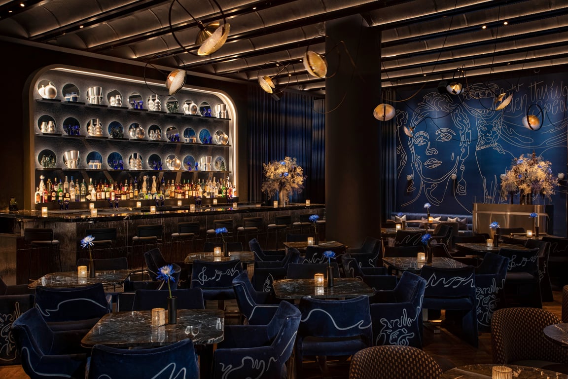 This Alluring Piano Lounge Is Ideal for a Night Out in Lower Manhattan | Silver Lining Lounge restaurant seating | Silver Lining Lounge bar seating | Silver Lining Lounge restaurant cocktails | Silver Lining Lounge restaurant dining spread