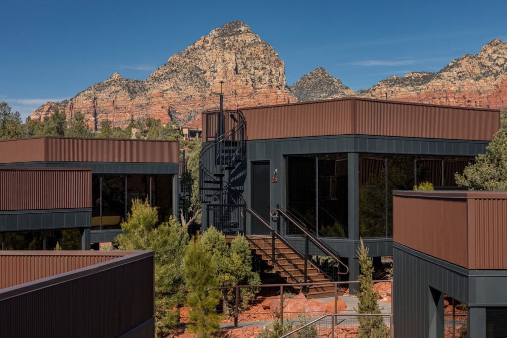 Ambiente Sedona – Glass-Walled Luxury That Disappears Into the Red Rocks