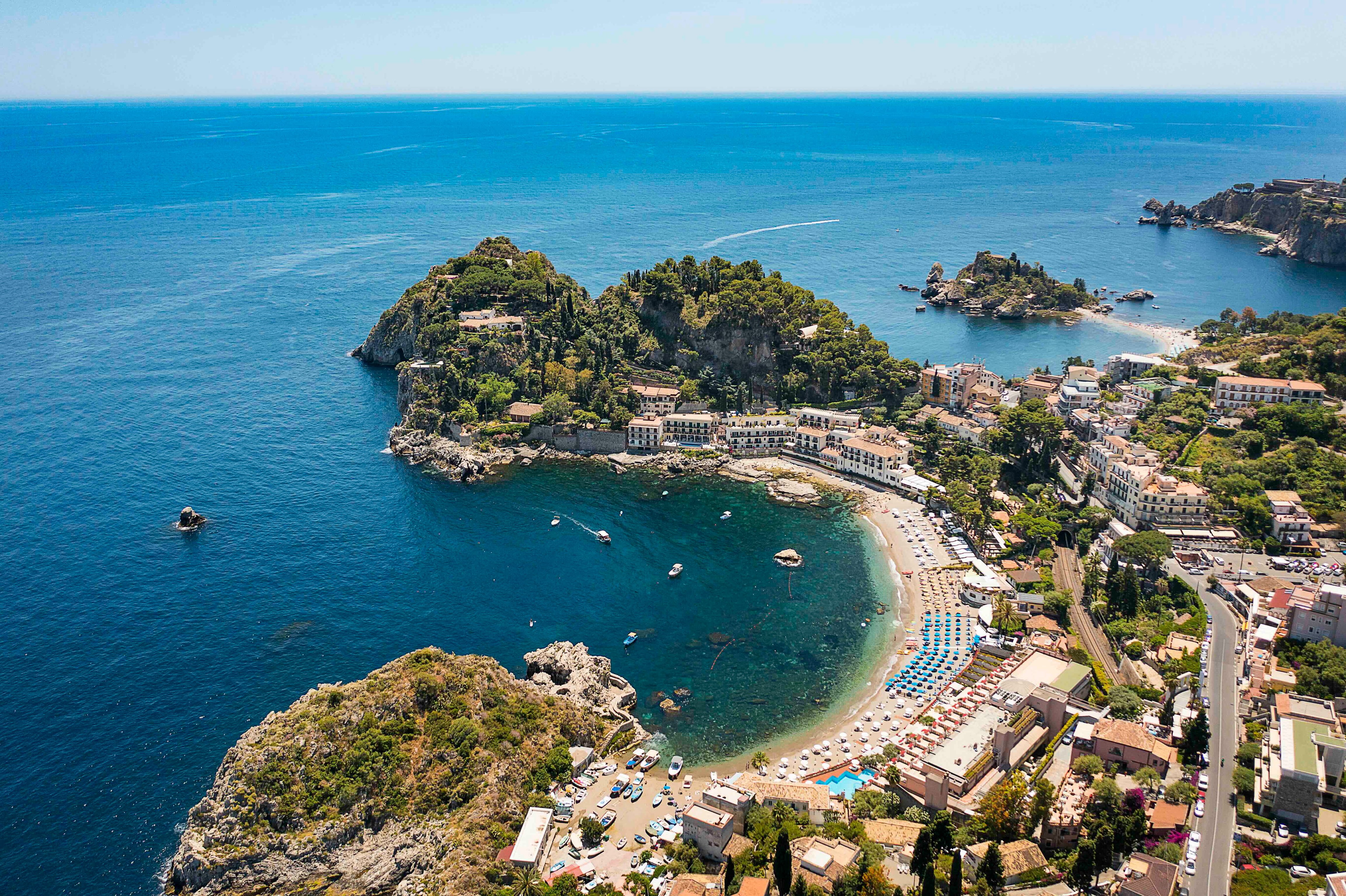 Mazzarò Sea Palace – Every Room at Mazzarò Sea Palace Has a Terrace With Views of the Sparkling Bay
