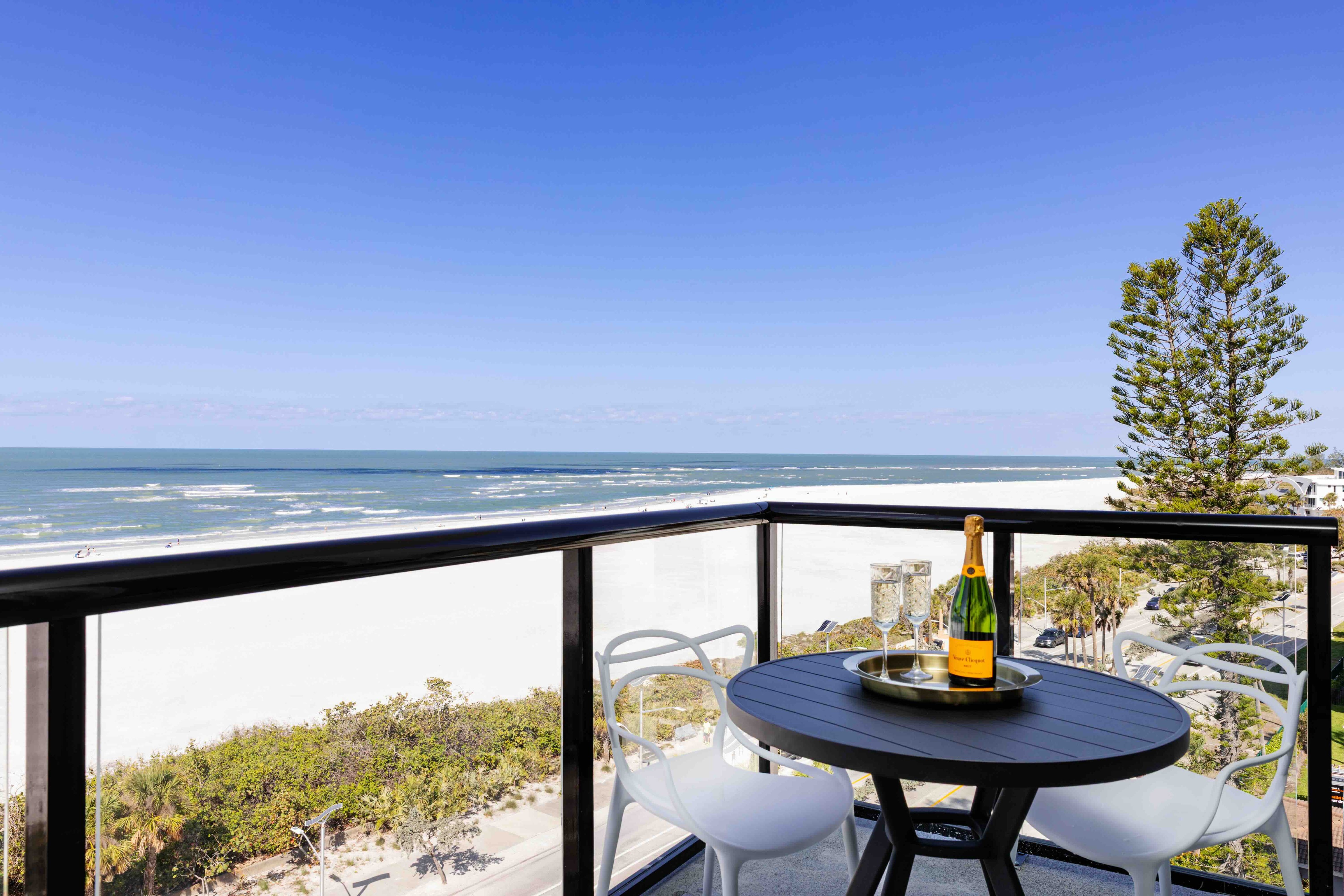 Cirque St. Armands – Cirque St. Armands Beachside Isn’t Your Typical Florida Beach Tower Hotel