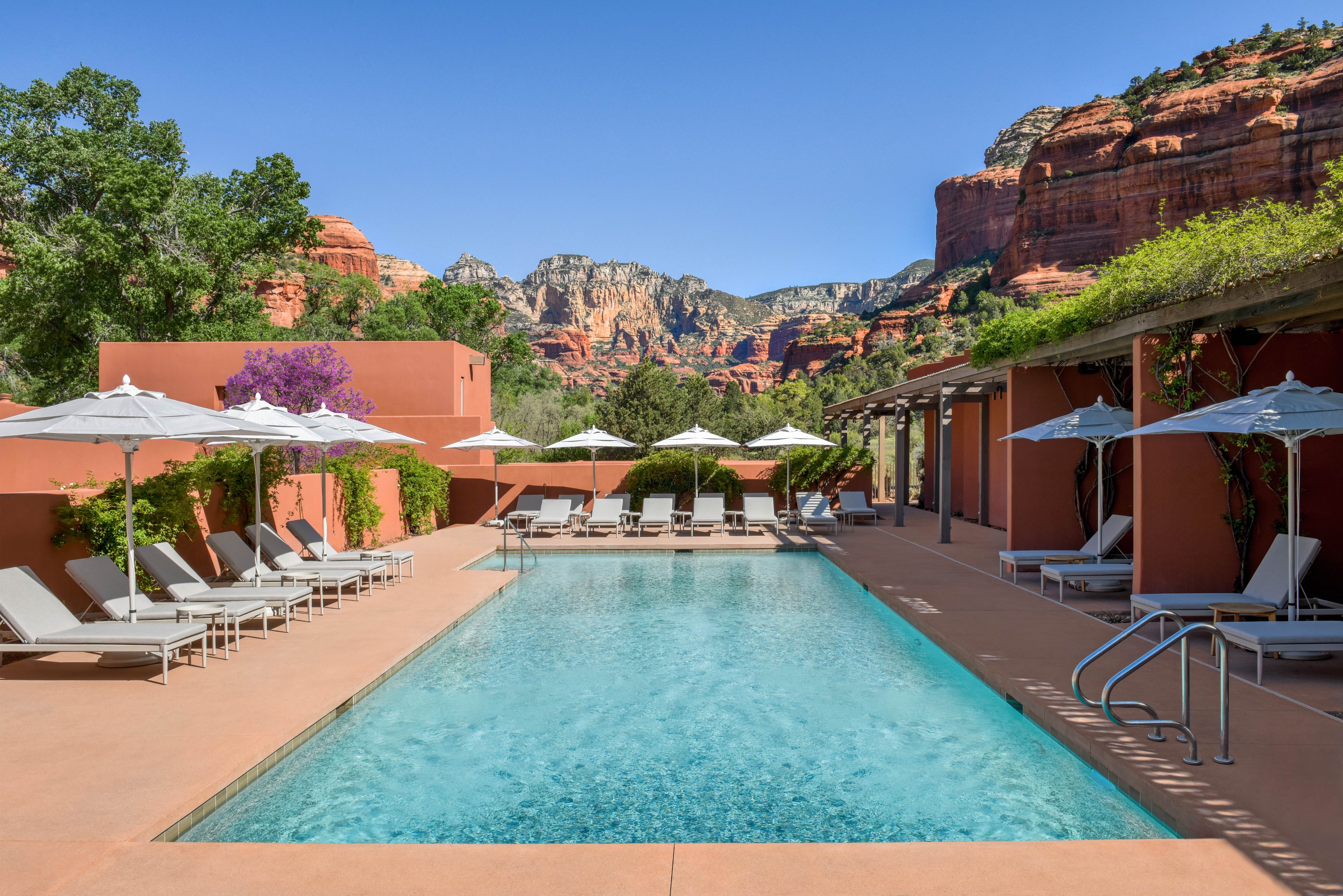 Hotels Above Par image