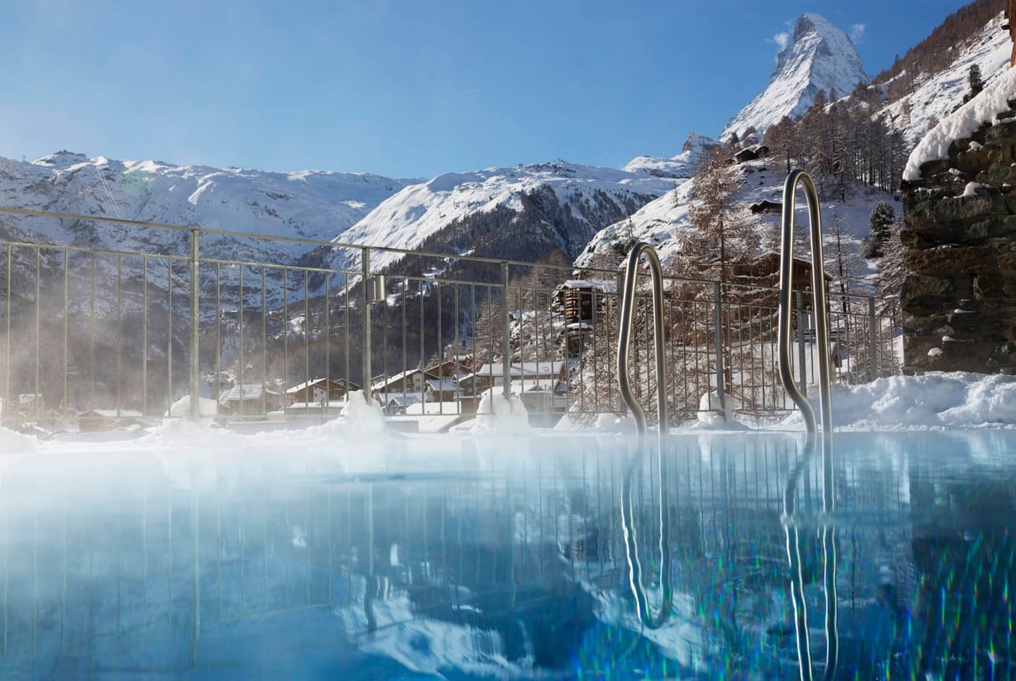 This Sleek Zermatt Hotel Boasts Views of the Matterhorn | OMNIA spa | OMNIA Suite | OMNIA_Outdoor_Pool