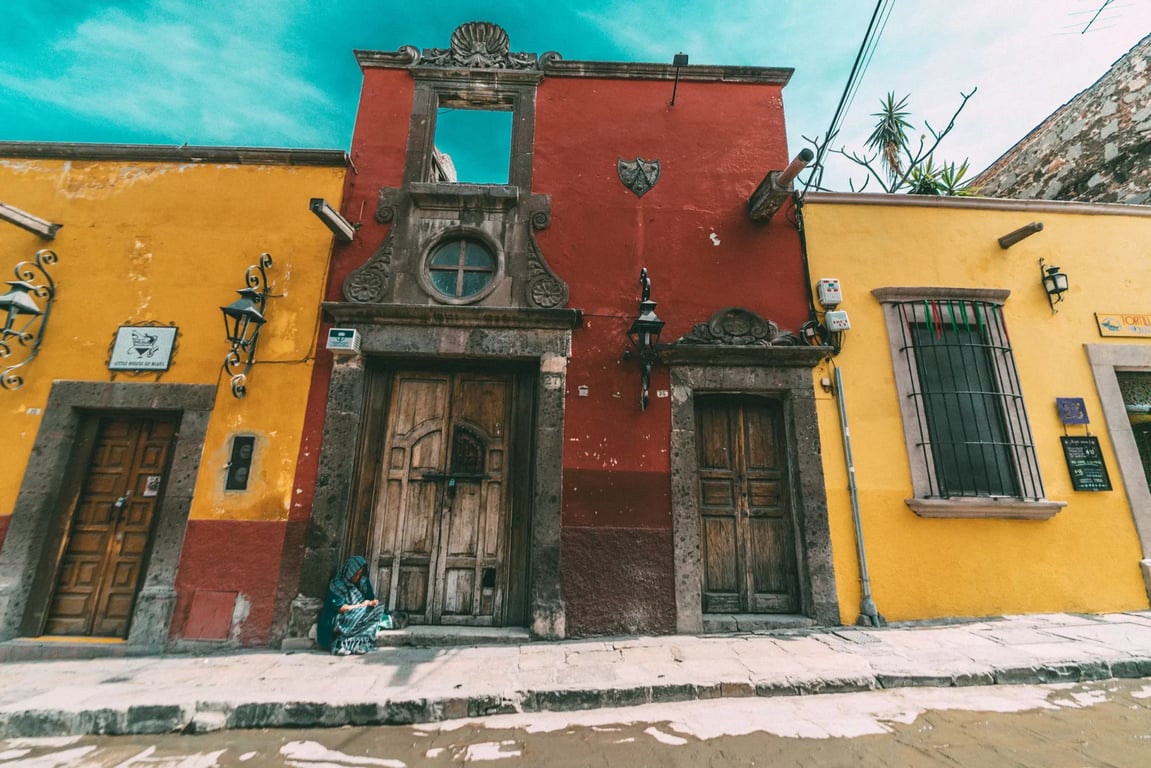 San Miguel de Allende, Mexico, Travel Guide | Casa-Hoyos San Miguel de Allende | Hotel-Matilda San Miguel de Allende | Atrio San Miguel de Allende | Casa-Nostra San Miguel de Allende | BEKEB San Miguel de Allende | Fabrica-aurora San Miguel de Allende | Shop-San-Miguel-de-Allende-Doce | Mercado-de-Artesenias | Parroquia