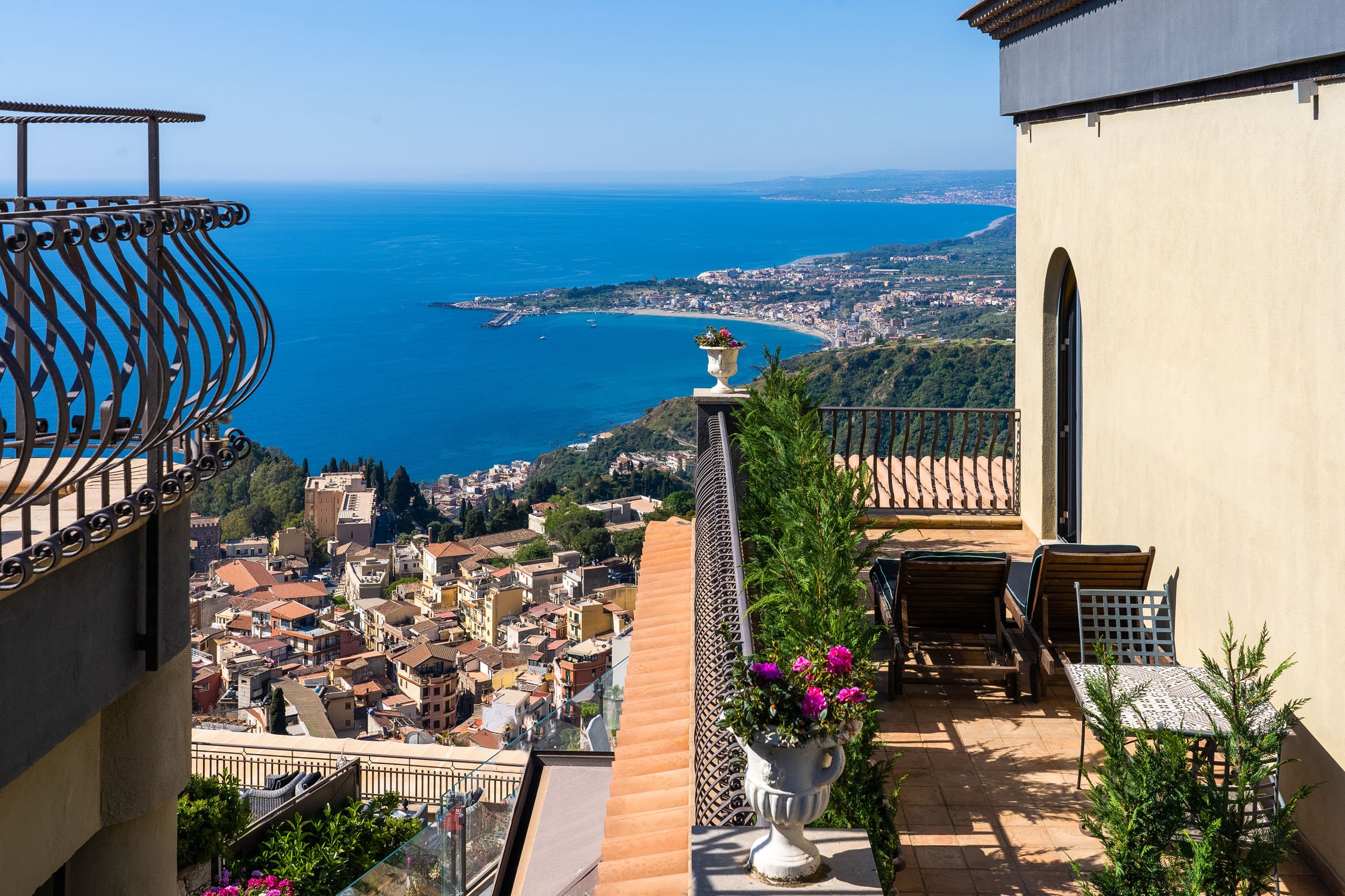 Outdoor terrace of Hotel Villa Ducale