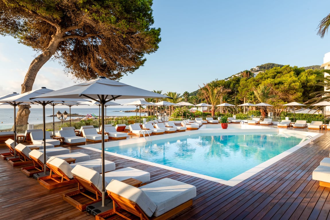Pool Ibiza Hotel Riomar | Hotel Riomar, Ibiza suite | Outdoor-Boho-Lounge Hotel Riomar, Ibiza | Lobby-Bar Hotel Riomar, Ibiza