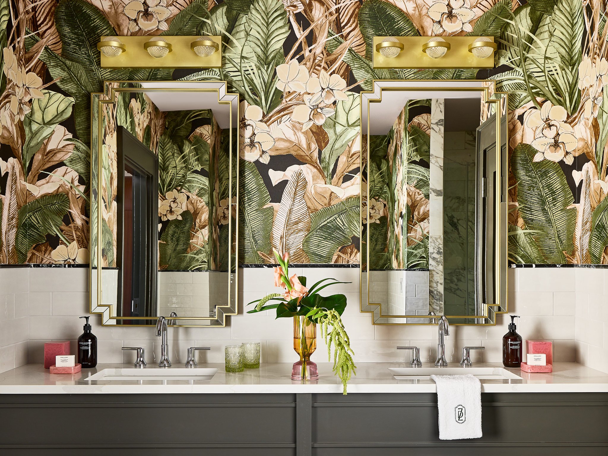 This Boutique in Asheville Hotel Mixes Vintage Charm with Modern Amenities | Zelda Dearest suite bathtub by Matt Kisiday | Zelda Dearest suite living room by Matt Kisiday | Zelda Dearest bar by Matt Kisiday | Zelda Dearest by Matt Kisiday exterior