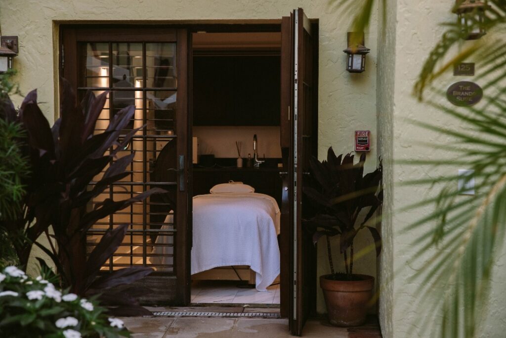 The Brazilian Court – Old Palm Beach Glamour with a Modern Pulse