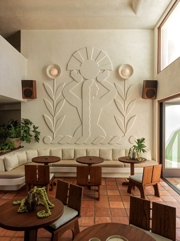 Casa Loma Beach Hotel