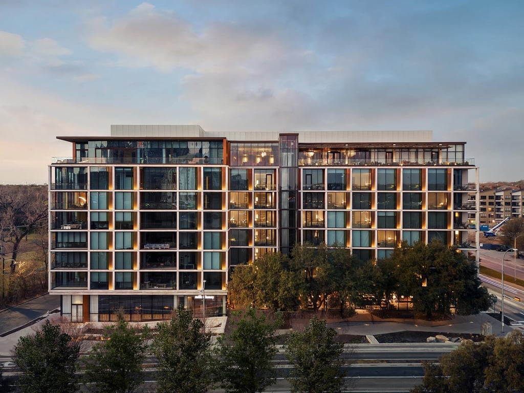 This Is Austin’s Sleekest Boutique Hotel | The Loren at Lady Bird lobby | The Loren at Lady Bird bedroom | The Loren at Lady Bird Nido restaurant seating | The Loren at Lady Bird Lake spa and pool