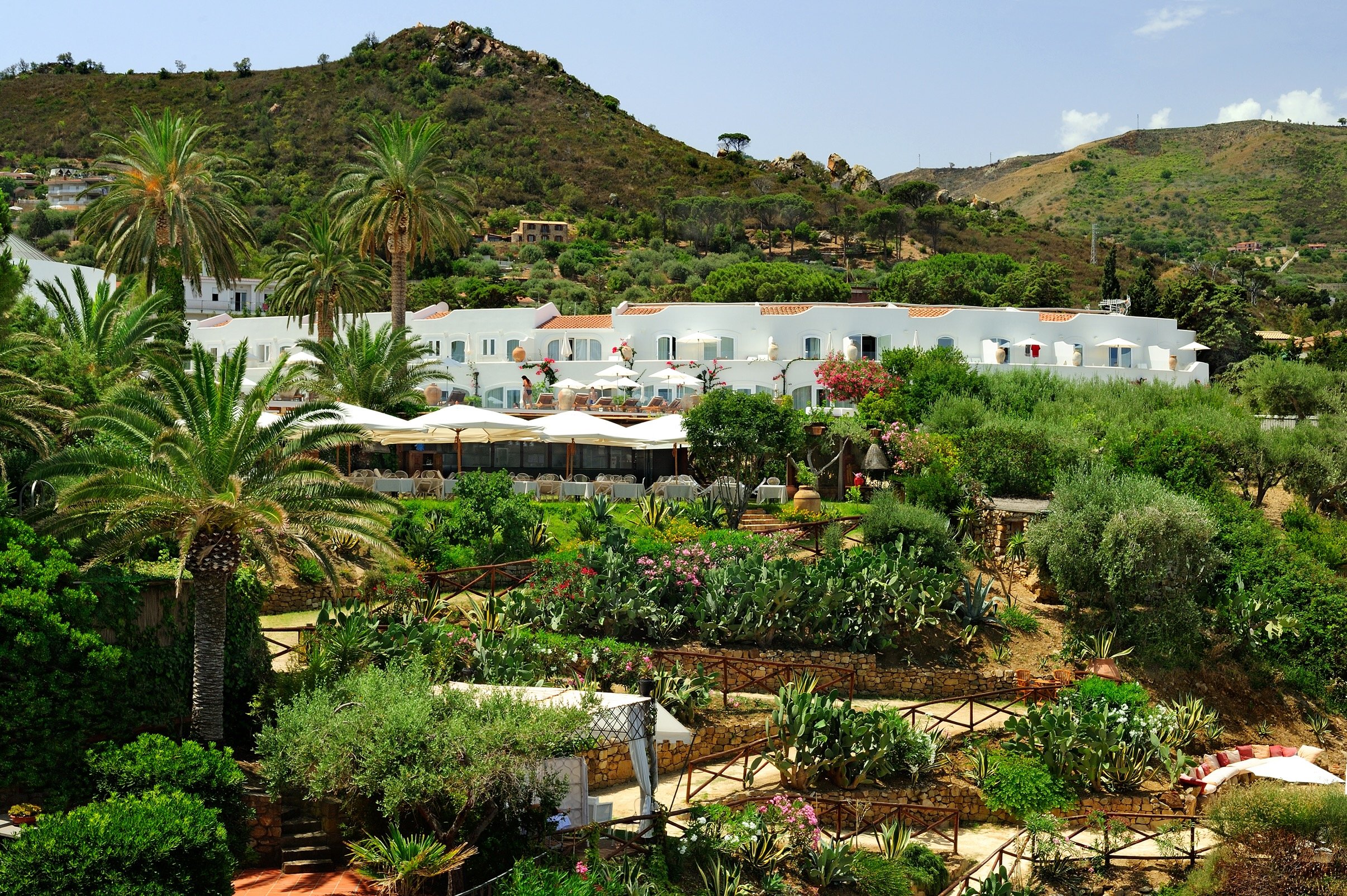 Le Calette – Sicilian Hospitality, Sweeping Sea View, and a Gastronomic Restaurant Make This Family-Run Respite Our Favorite Hotel in Cefalú