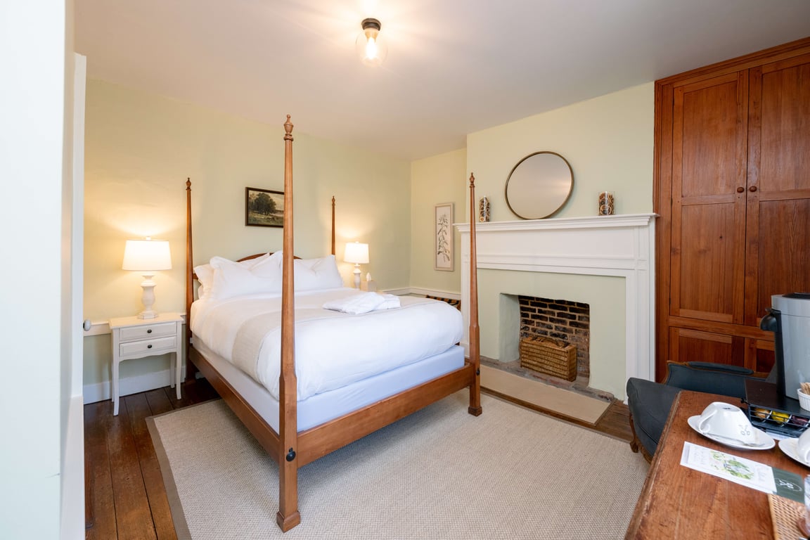 Crossroads Inn Pairs an 1820 Virginia Tavern With the Vineyard Next Door — and You'll Want the Whole Package