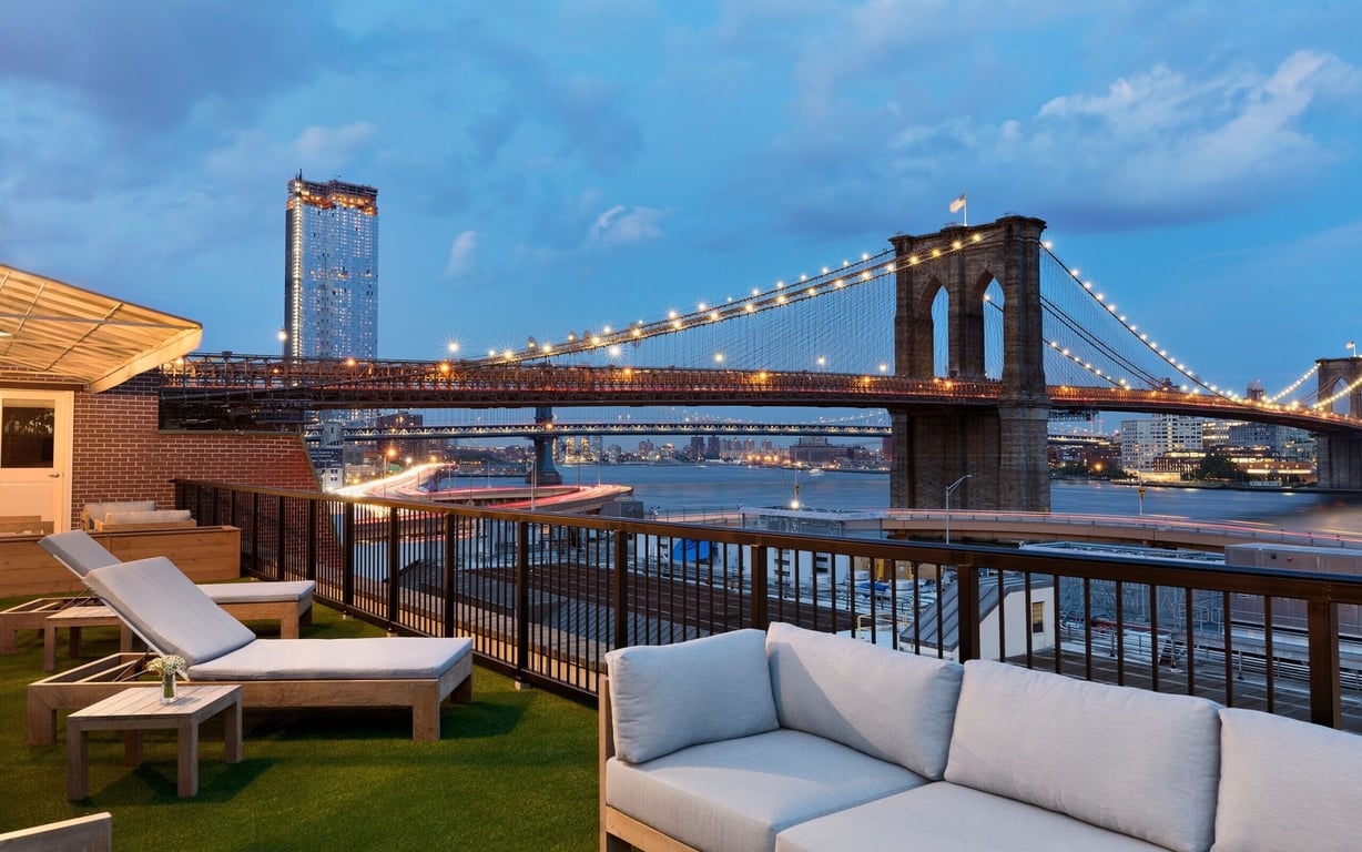 33 Seaport Hotel Terrace-Brooklyn-Bridge-View