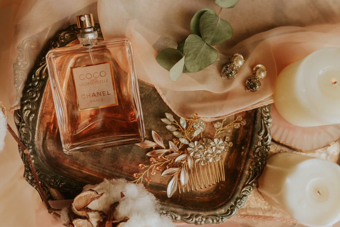 12 Perfumes that Take You Around the World | Bond-No.-9-New-York-Nights | Chanel-No-5-Eau-de-Parfum | Diptyque-Do-Son-Eau-de-Toilette | Aqua-di-Parma-Arancia-di-Capri-Eau-de-Toilette | Tom-Ford-Oud-Wood-Eau-de-Parfum | Costa-Brazil-Aroma-Eau-de-Parfum | ELLIS-Brooklyn-APRES-Eau-de-Parfum | Jo-Malone-London-Earl-Grey-Cucumber-Cologne | Byredo-Sundazed-Eau-de-Parfum | Kilian-Paris-Moonlight-in-Heaven-Eau-de-Parfum | Krigler-Voyage-Au-Paradis-56-Perfume | Aesop-Marrakech-Intense-Eau-de-Parfum | Estee-Lauder-Bronze-Goddess-Eau-Fraiche-Skinscent