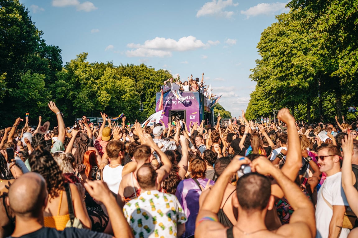 This is What Pride Looks Like in Six Countries | Brazil pride celebrations | Madrid pride celebrations | Taiwan pride celebrations | Germany pride celebrations | Australia pride celebrations | Israel pride celebrations