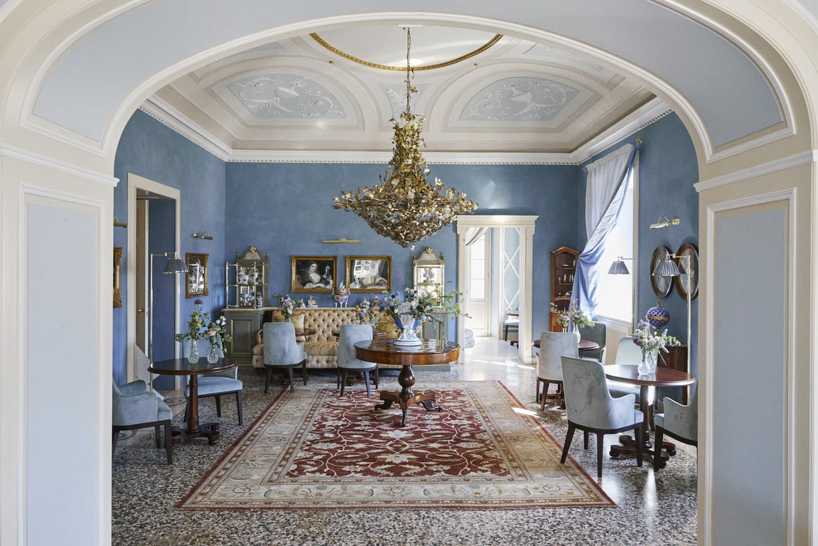 This Italian Private Villa on Lake Como is Now a Five-Star Hotel | Passalacqua hotel entrance | Hotel Review: Passalacqua (Lake Como) | Passalacqua hotel view | Suite-Bellini