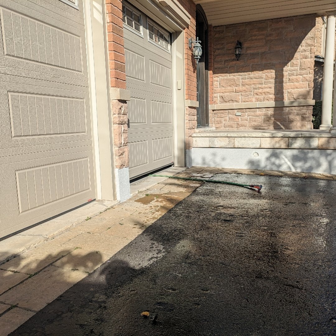 Masonry restoration with blended brick and mortar finish