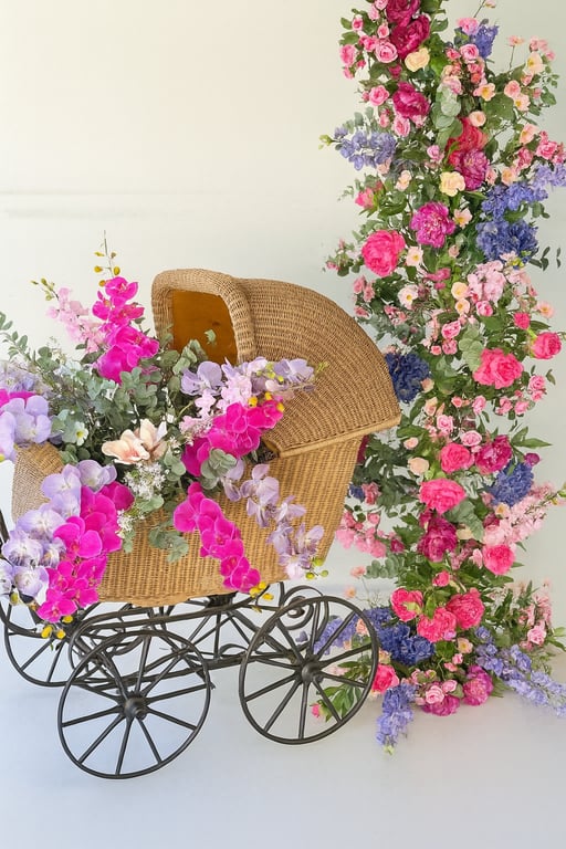 Vintage Carriage With Floral Elegance (2)