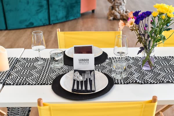 A table setting with a placard reading Lunder Institute for American Art.