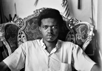 Portrait of Bob Thompson sitting in a chair.