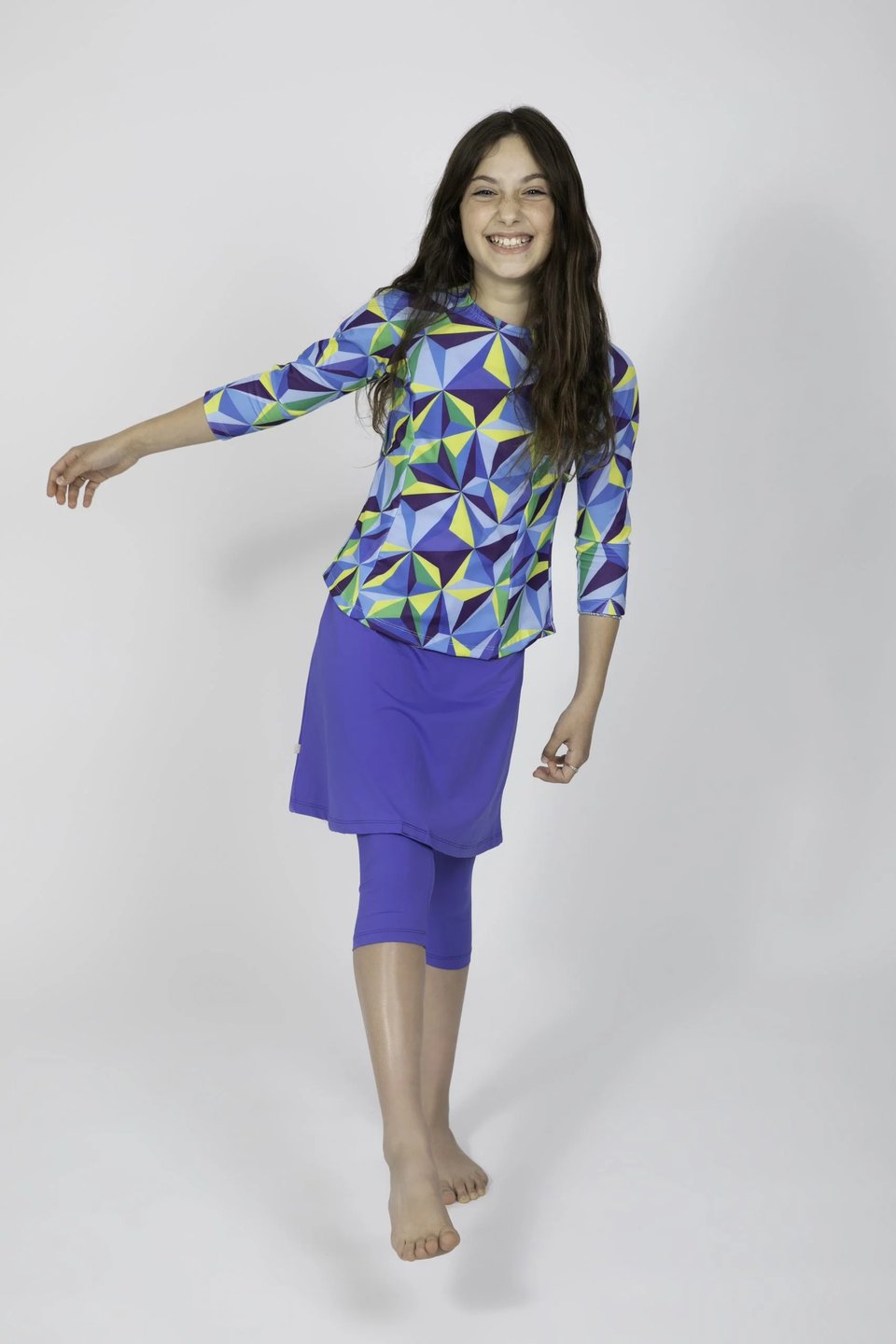 סט חולצה וחצאית לילדות כחול ומשולשים זוהרים - Thumbnail 3