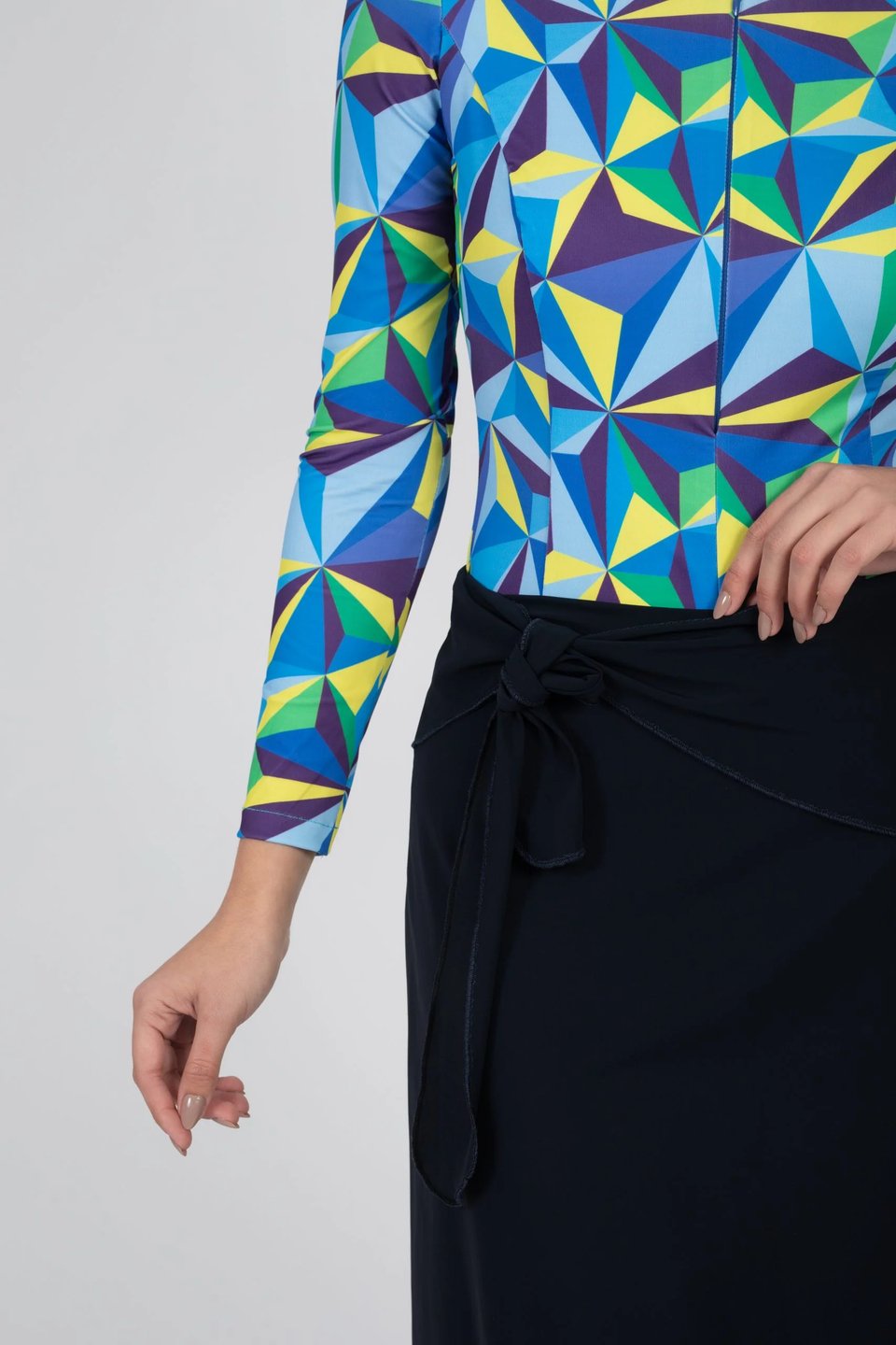 בגד גוף גאומטרי לשחייה וספורט(עם חצאית מכנס) - Thumbnail 3