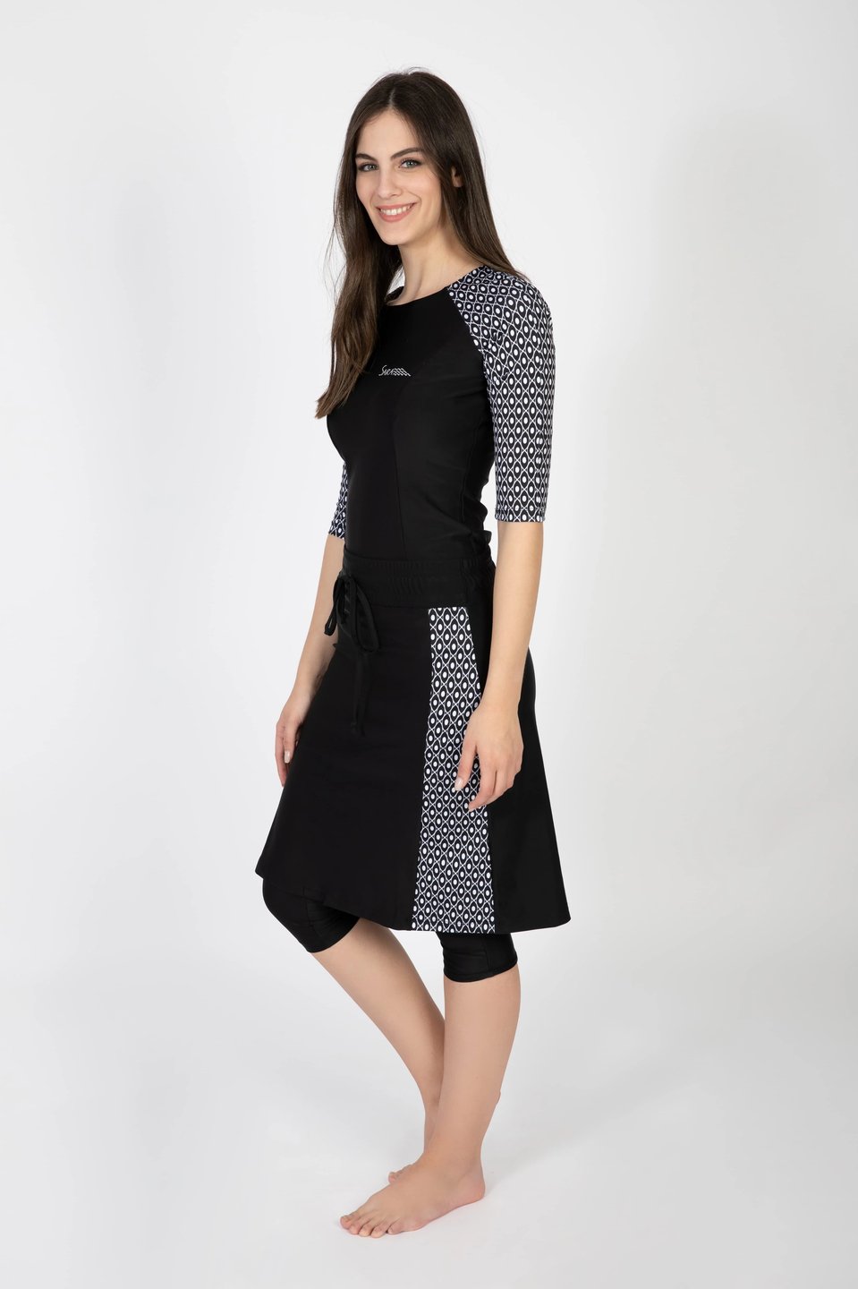 סט שחייה שלושה חלקים ארוך בשילוב שחור ולבן alternate view