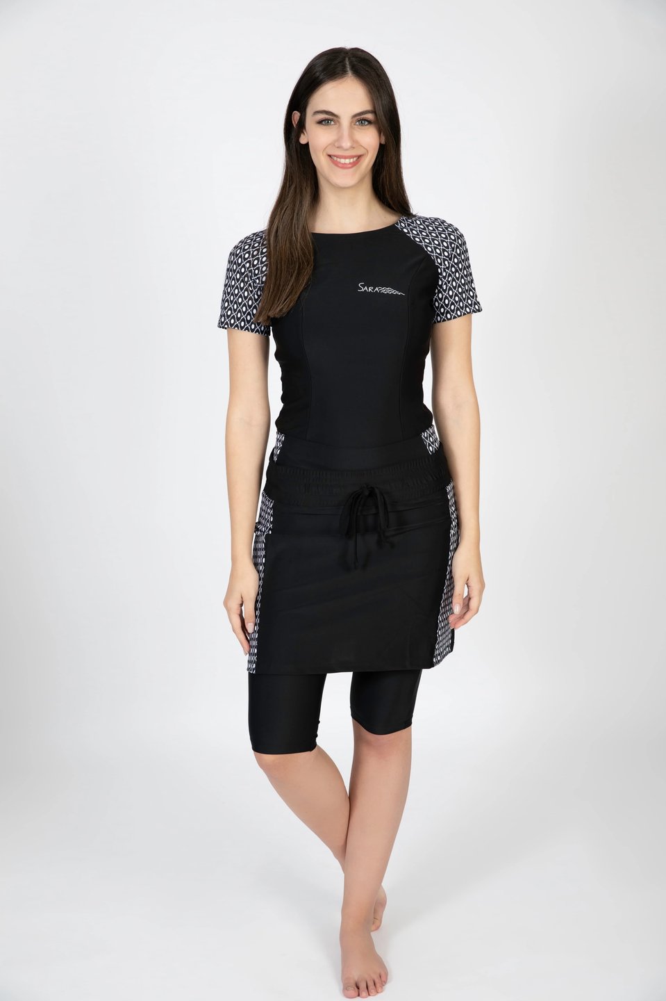 סט שחייה שלושה חלקים קצר בשילוב שחור ולבן