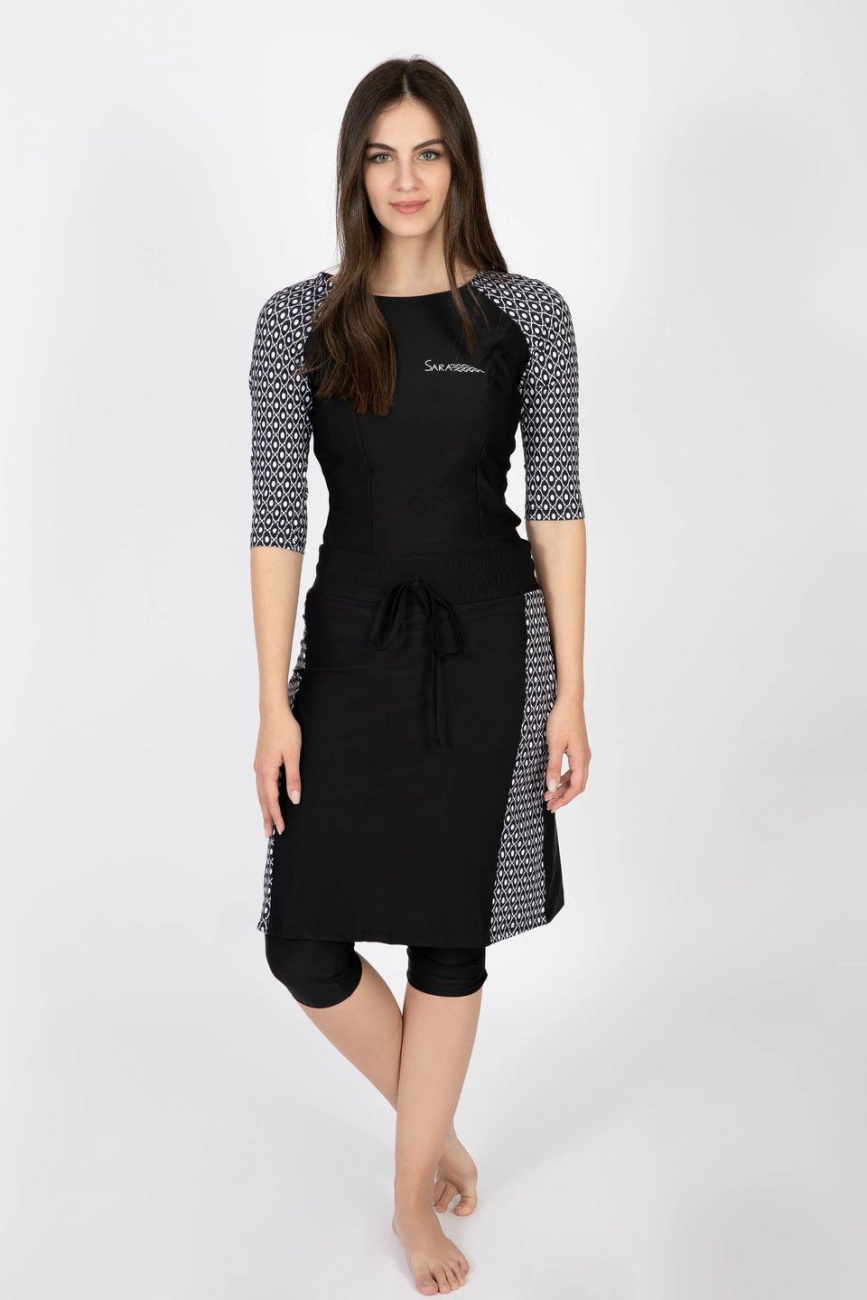 סט שחייה שלושה חלקים ארוך בשילוב שחור ולבן