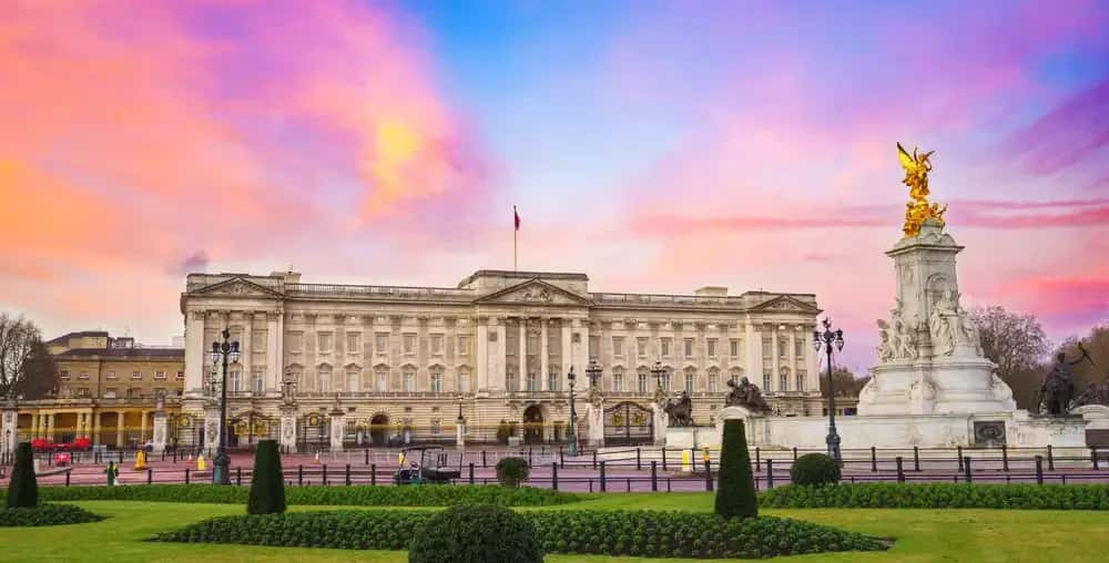 Buckingham Palace ลอนดอน สหราชอาณาจักร - อังกฤษ