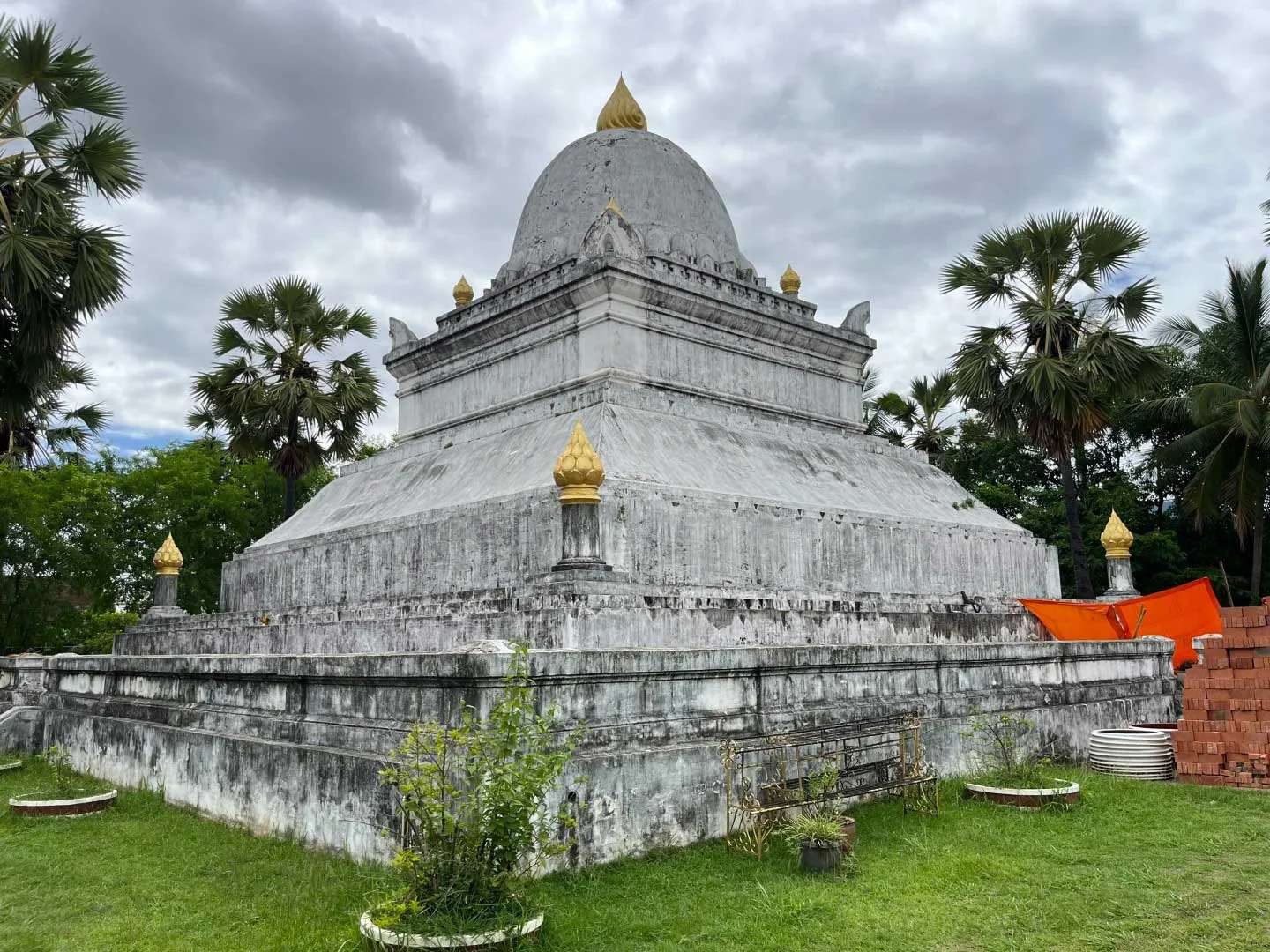 วัดวิชุนราช, วัดวิสุนนะราช, Wat Wisunarat, Wat Visoun, วัดวิชุน หลวงพระบาง, พระธาตุหมากโม, That Makmo, วัดหลวงพระบาง, เที่ยวหลวงพระบาง, ที่เที่ยวหลวงพระบาง, วัดเก่าแก่ลาว, เที่ยวลาว, ทัวร์ลาว, Luang Prabang, Luang Prabang Laos, Laos Travel