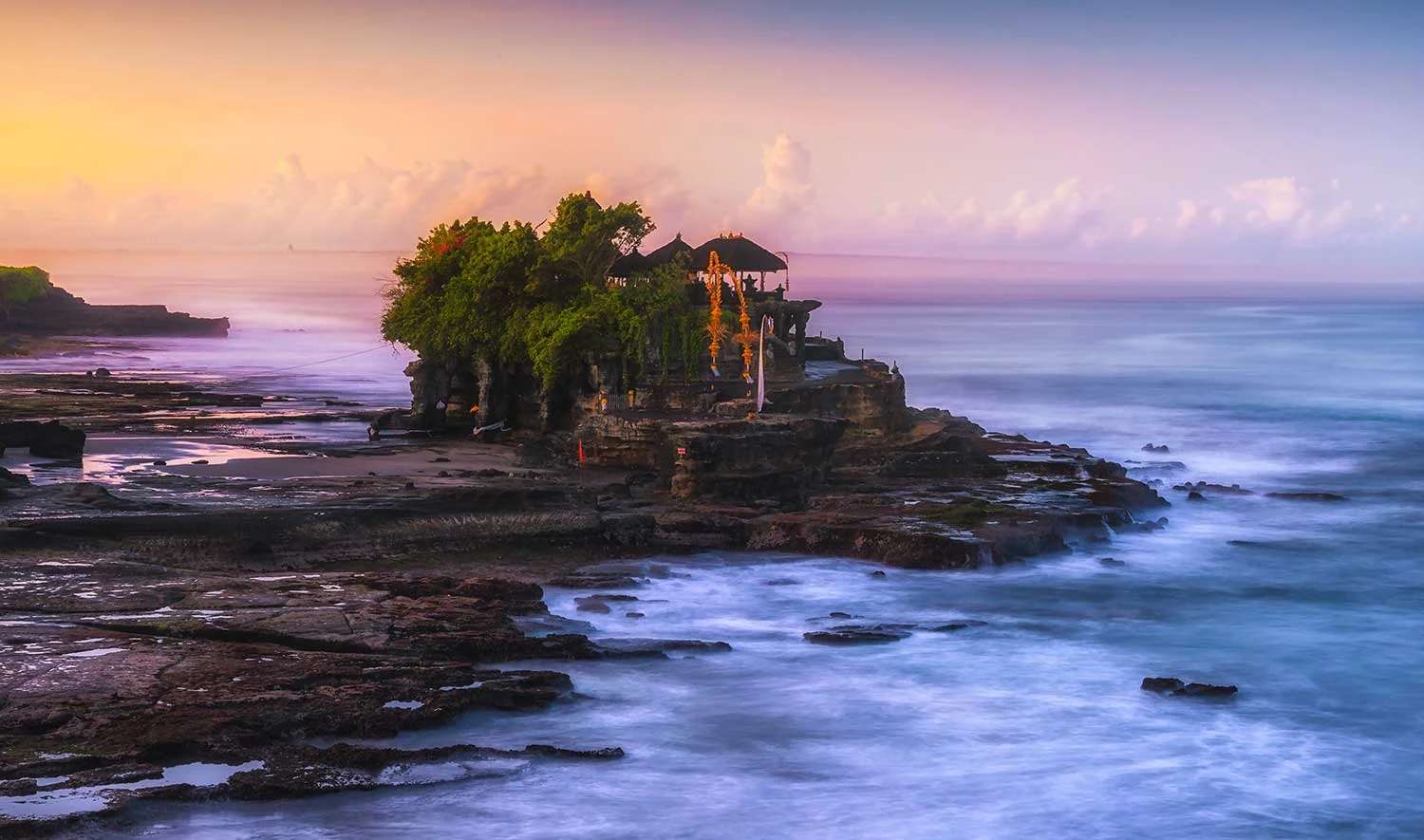 วิหารทานาต์ลอต, ทานาต์ลอต, Tanah Lot, Tanah Lot Temple, เที่ยวบาหลี, ที่เที่ยวบาหลี, วัดบาหลี, วิหารกลางทะเลบาหลี, แลนด์มาร์กบาหลี, ทัวร์บาหลี, อินโดนีเซีย