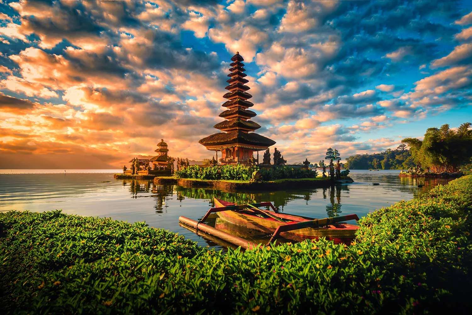 วัดบราตัน, วัดอูลันดานูบราตัน, Pura Ulun Danu Bratan, Ulun Danu Bratan Temple, Lake Bratan, ทะเลสาบบราตัน, เที่ยวบาหลี, ที่เที่ยวบาหลี, วัดบาหลี, แลนด์มาร์กบาหลี, ทัวร์บาหลี