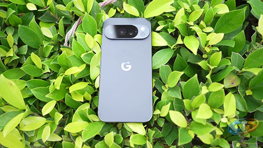 I Used the Google Pixel 10 Pro for a Year, and I Still Can't Figure It Out  - Gizbot Reviews
