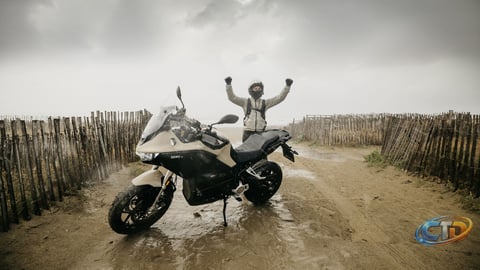 Zero DS Electric Motorcycle Achieves 271-Mile Range, Redefining EV Limits