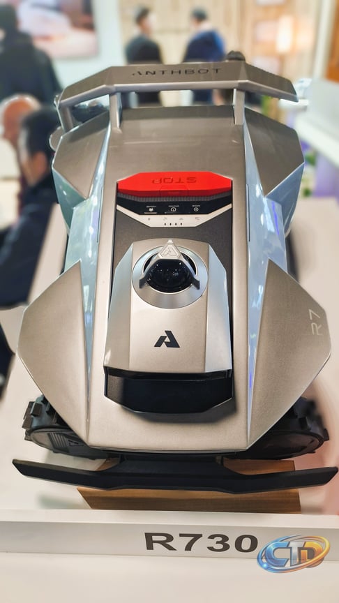 IFA 2026: ANTHBOT zeigt M9 Pro, gibt ersten Ausblick auf neue R7-Serie mit  Allradantrieb & gemeinsame Community-Aktion - Review