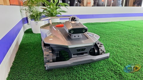 Anthbot R7 Series Robot Mower Review: Edge Trimming and Animal Safety
