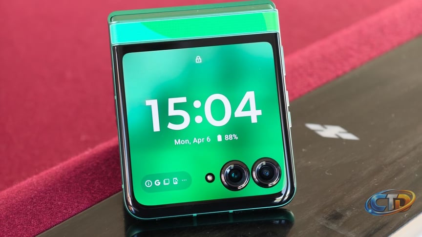 Why the Motorola Razr 2025 FIFA World Cup Edition Stands Out as a Flip Phone Choice