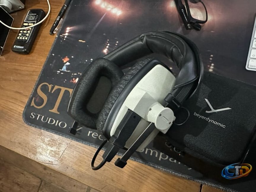beyerdynamic DT 30 IE: אוזניות מוניטור מקצועיות לבמה ולאולפן | ג׳ירפה