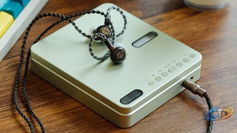 Shanling EC Play: Retro Portable CD Player with Audiophile Features and Versatile Outputs
