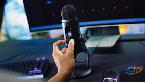 Logitech G Yeti 2: A Modern Streaming Mic with AI and Built-in Display