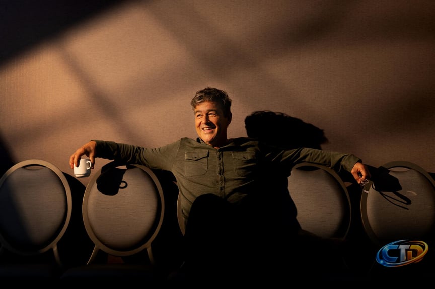 Lanterns' star Kyle Chandler on grouchy Hal Jordan, Episode 1's ending -  Los Angeles Times