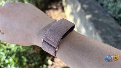 How a Screenless Fitness Tracker Can Improve Your Running Experience