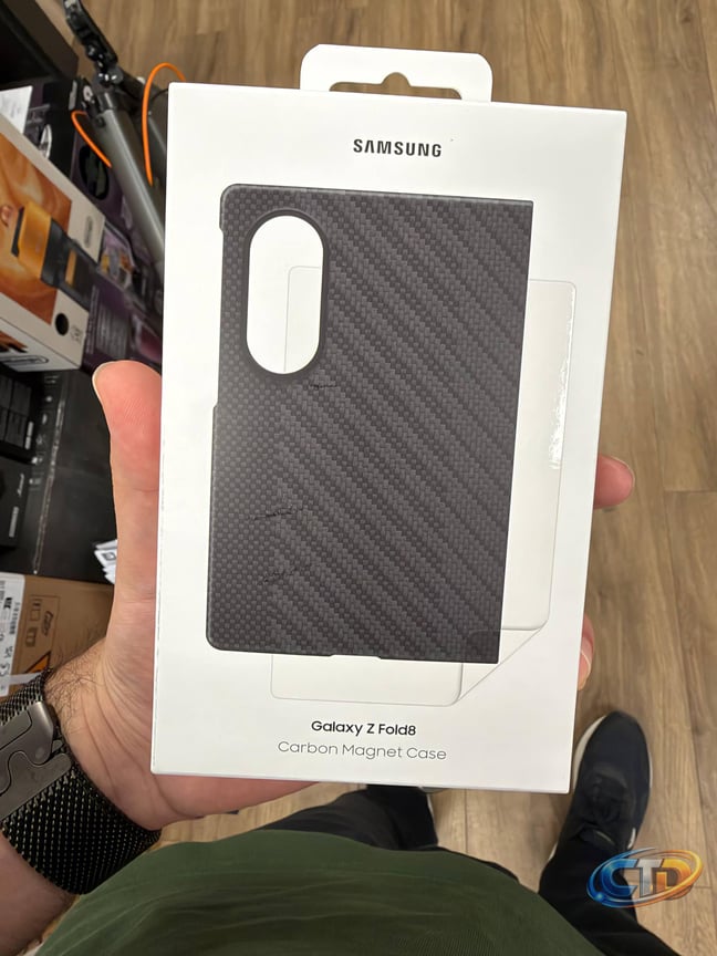 Samsung absolutely nailed the Carbon Magnet Case for the Z Fold8 :  r/GalaxyFold