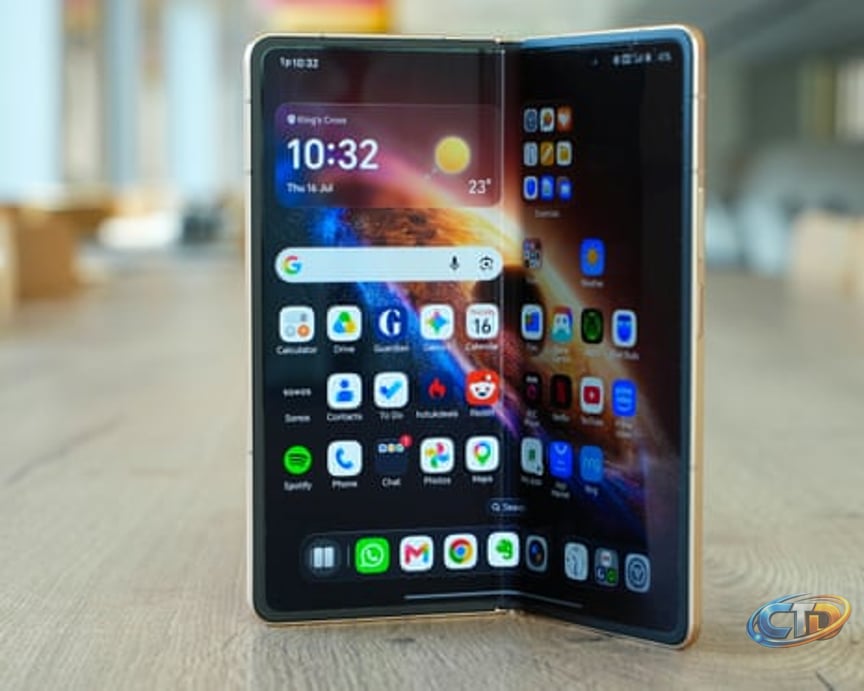 Honor Magic V6 review: sleek foldable phone lacking a bit of polish |  Android | The Guardian