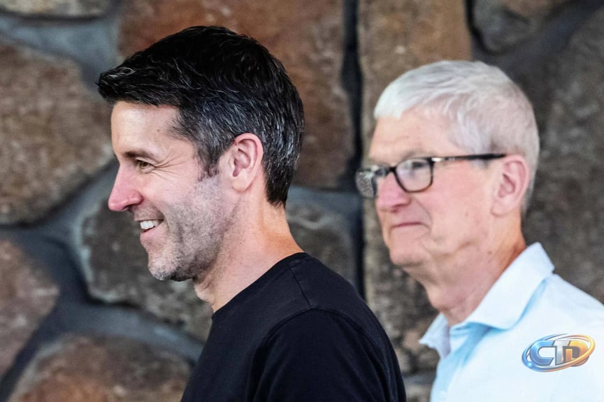 Apple's New CEO John Ternus Takes Reins From Tim Cook, Focusing on AI -  Bloomberg